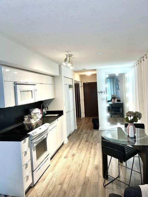 Luxurious Condo In The Center Of Downtown Toronto Kültér fotó